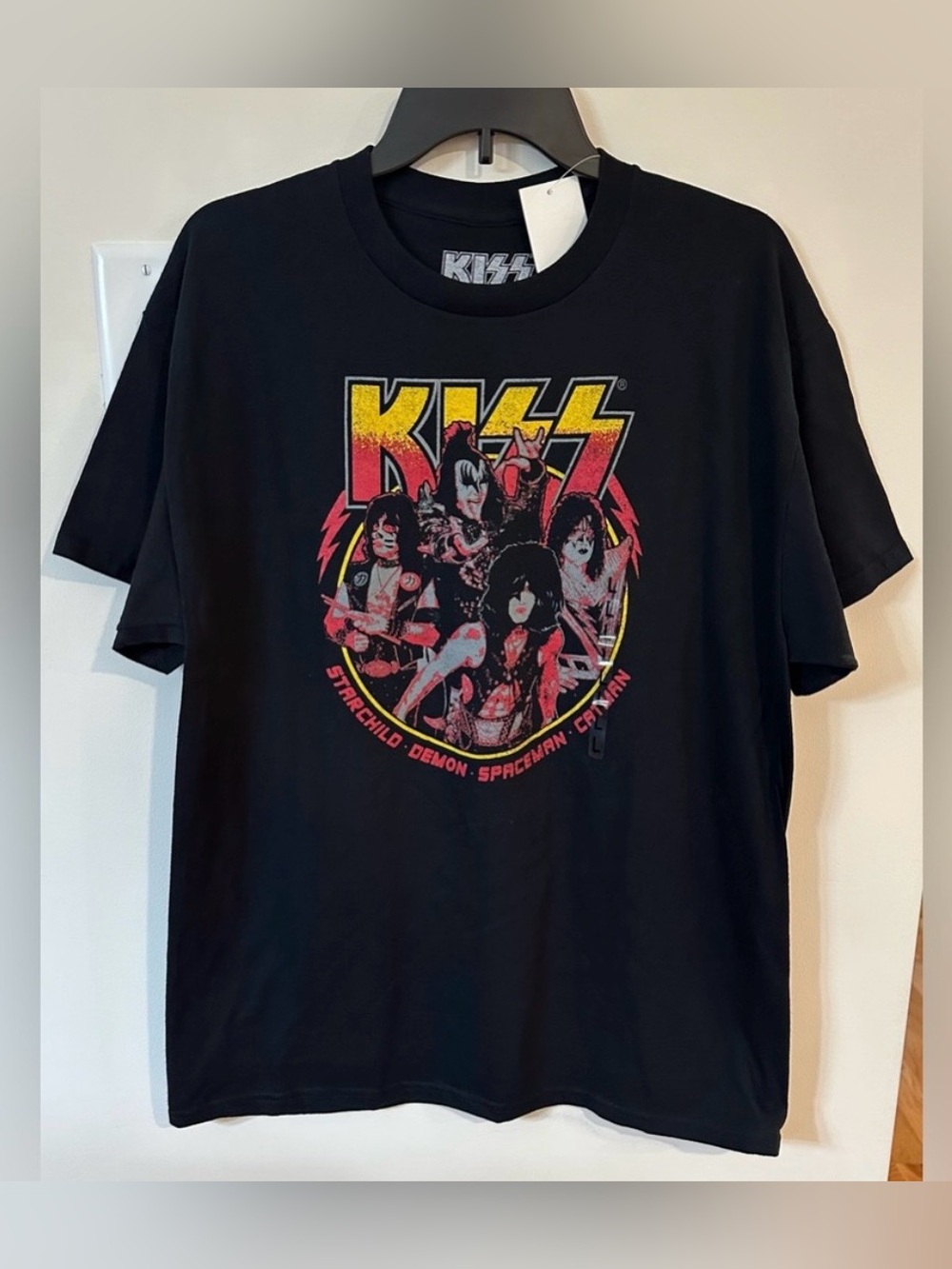 KISS Men’s Black/Red/Gray/Yellow Graphic Tshirt NWT Size Large